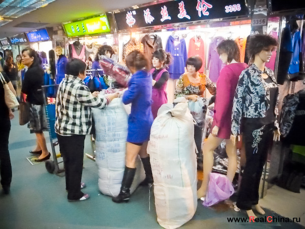 Закупка одежды на оптовом рынке Гуанчжоу