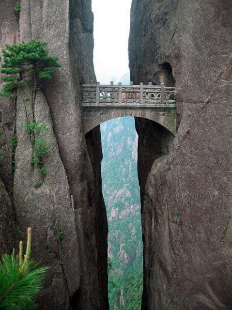 Мост бессмертных в горах Хуаншань