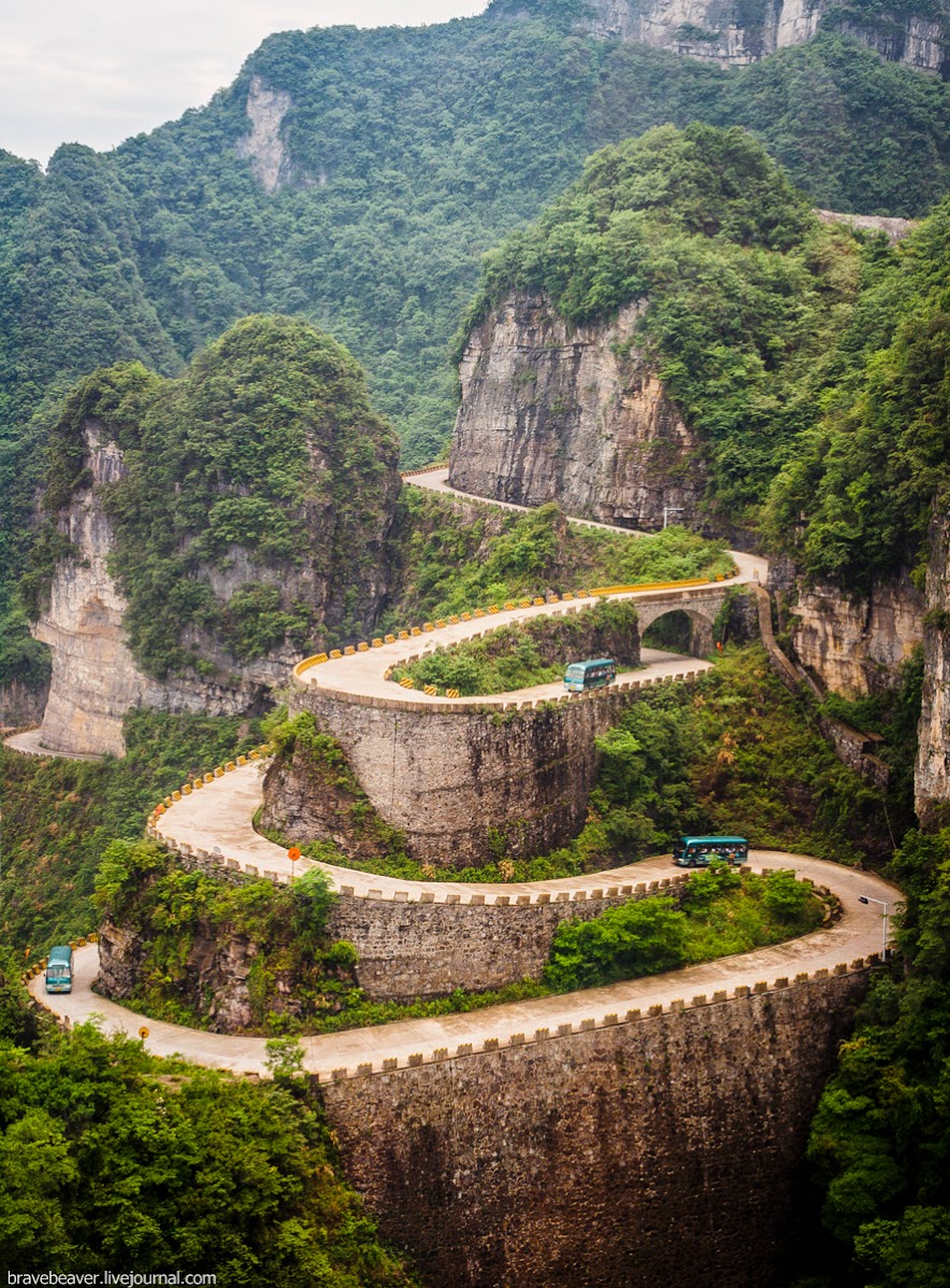 Горная дорога в горах Чжанцзяцзе