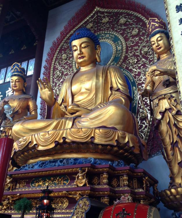 Большая статуя Будды в храме Лининь - Ханчжоу