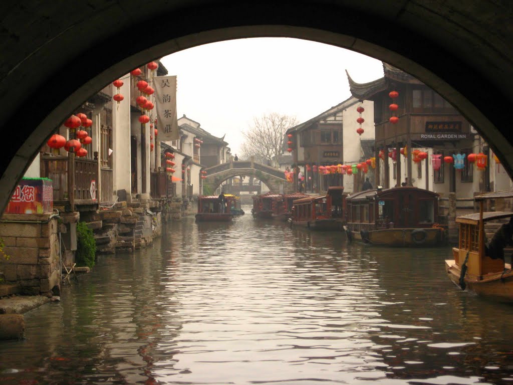 Сучжоу - восточная венеция, лодки на улицах-каналах