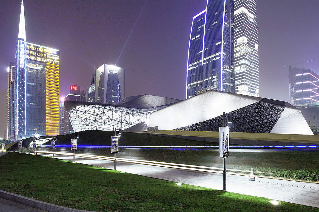 Достопримечательность Гуанчжоу - здание  Оперы